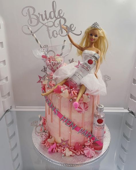 Maria West on Instagram: “Drunk barbie cake for Sezen’s hen party! 😍 #drunkbarbie #drunkbarbiecake #henparty #henpartycake #enfieldcakes #londoncakes…” Barbie Cake Bachelorette, Hen Party Cake Ideas, Barbie Hen Do, Bachelorette Party Barbie Cake, Hen Do Cake, 21st Birthday Cake With Barbie, Drunk Barbie Cake 21st, Hen Cake, Bachlorette Cakes