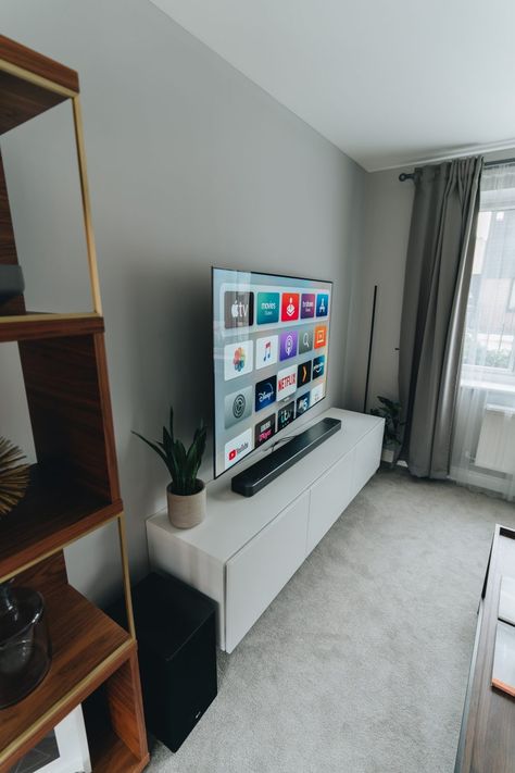 Best Tv Setup, Apartment Living Room With Tv, Apartment Tv Setup, Tv Media Center Ideas, Bedroom Tv Setup, Tv Setup Living Room, Living Room Designs For Men, Media Center Ideas, Designer Setup