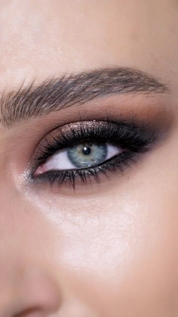 Edgy Eye Makeup, Coachella Makeup, Smokey Eye Look, Natural Smokey Eye, Smoky Eyeshadow, Eyeliner Eyeshadow, Eye Makeup Techniques, Smoky Eyes, Edgy Makeup