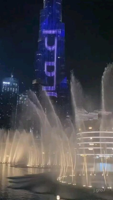 Dubai Video, Paris Couple, Dubai Architecture, Dubai Airport, Airport Aesthetic, Dubai Vacation, Dubai Aesthetic, Video Trailer, Life Styles