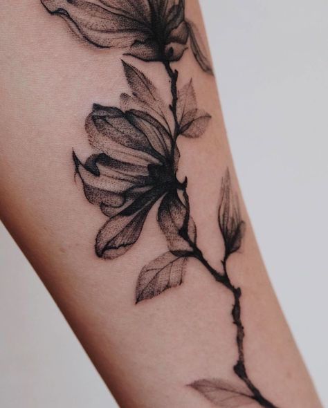 Small Flower Tattoos For Women, Small Flower Tattoo, Flower Tattoos For Women, Black Flowers Tattoo, Floral Arm Tattoo, Butterfly With Flowers Tattoo, Tiny Flower Tattoos, Watercolor Tattoo Flower, Beautiful Flower Tattoos