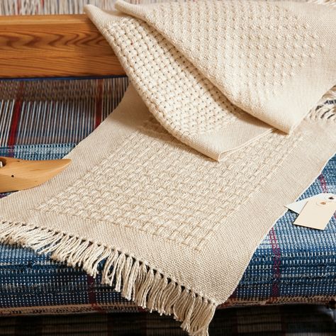 5 Fun (And Free) Weaving Projects: Handwoven Towels and Placemats | Handwoven Weaving Scarfs, Swedish Weaving Patterns, Weaving Loom Projects, Towel Weaving, Rigid Heddle Weaving, Lace Weave, Weaving Ideas, Swedish Weaving, Placemats Patterns