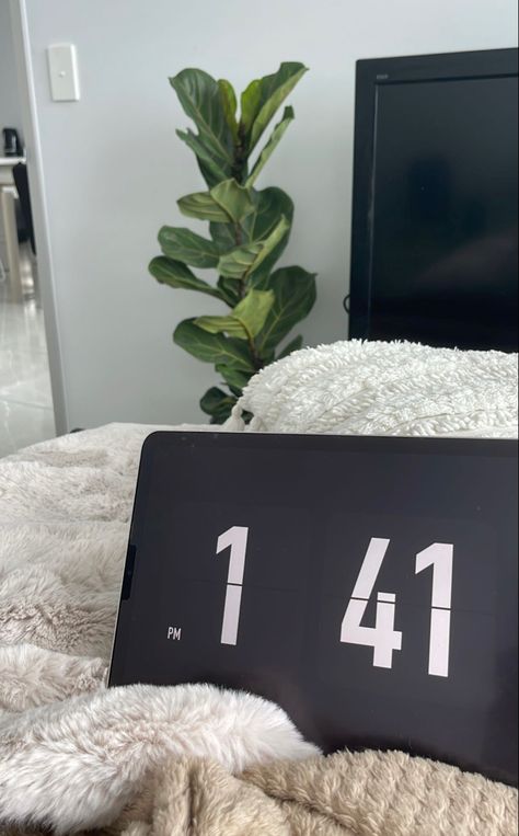 flip clock ipad app Flip Clock Ipad, Flip Clock Aesthetic, Big Clock, Cute Clock, Ipad Aesthetic, House Vibes, Ipad App, Time Clock, Dream Apartment