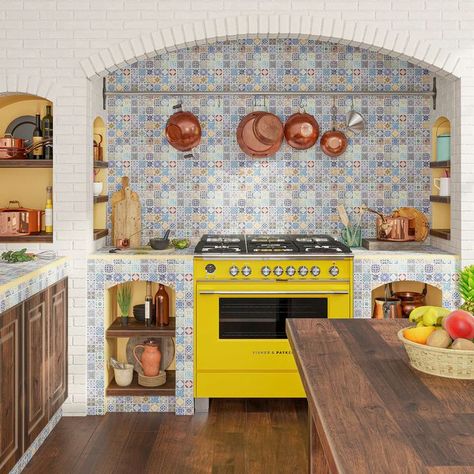 Spanish Tile Kitchen, Kitchen Wall Tiles Design, Mediterranean Kitchen Design, Natural Stone Backsplash, Small Studio Apartment Decorating, Mediterranean Kitchen, Home Hall Design, Bright Decor, Travertine Marble