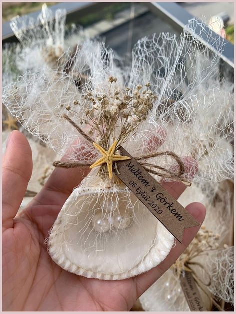 [SponsoredPost] 'To See Different Sea Shell Candles Please Visit : Https://Www.Etsy.Com/Listing/721721537/Handmade-Beach-Wedding-Decoration-Sea?Ref=Shop_Home_Feat_2AndFrs=1 The Price Is For 54 Pieces Naturel Sea Shells With Pearls If You're Looking For The Perfect Guest Gifts That Uniquely Reflect Your Occasion Then Ocean Theme Sea Shell Gel Candle Favors Can Be On The Top Of Your List. Just Think About It--These Pretty Gel Candles Can Easily Be Personalized With #beachweddingfavorsforguests Sea Shell Wedding Decor, Beach Wedding Candles, Luxury Beach Wedding, Pearls Wedding Theme, Wedding Candle Favors, Pearl Candle, Seashell Wedding, Seashell Candles, Sea Wedding