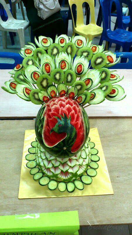 Watermelon Sculpture, Deco Fruit, Veggie Art, Fruit Sculptures, Fruits Decoration, Fruit Creations, Watermelon Art, Decorações Com Comidas, Watermelon Carving