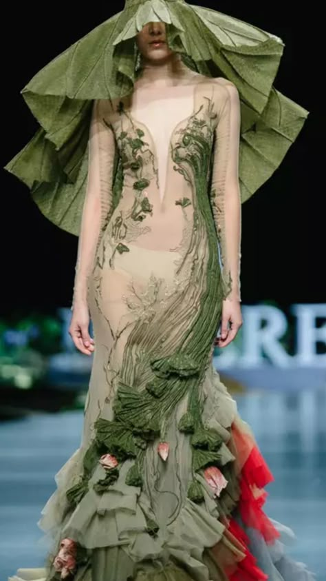 Clothes Made Of Flowers, Flora And Fauna Costume, Nature Inspired Fashion Design, Animal Inspired Dress, Earth Inspired Fashion, Earth Element Outfit, Plant Outfits, Nature Runway, Nature Inspired Outfits