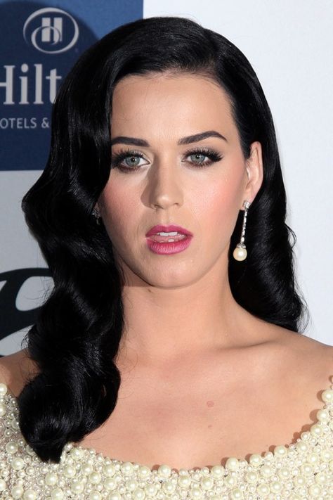 Katy Perry Wavy Black Faux Sidecut, Inward Curl, Side Part ... Inward Curls, Katy Perry Hair, Side Part Hairstyles, Good Hair Day, Popular Hairstyles, Unique Hairstyles, Bad Hair Day, Hairstyles Haircuts, Katy Perry