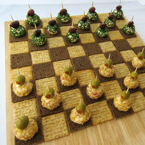 Family Game Night Snacks, Game Night Snacks, Game Night Food, Board Game Party, Game Night Parties, Fingerfood Party, Board Game Night, Food Contest, Night Food