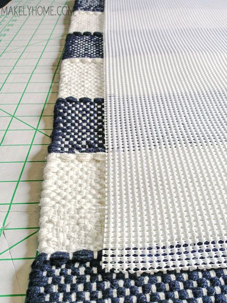 How to Create a Non-Slip Bath Mat from a Cotton Rug Small Bathroom Rug Ideas, Diy Bathroom Rugs, Diy Bathroom Mat, Diy Bath Mat, Diy Bath Mats, Bathroom Mat Ideas, Diy Bathroom Storage Ideas, Small Bathroom Rug, Mat Ideas