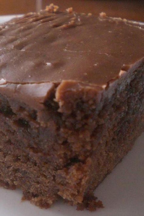 Chocolate Buttercream Frosting Easy, Chocolate Coca Cola Cake, Coca Cola Cake, Cola Cake, Dessert Cake Recipes, Savoury Cake, Easy Chocolate, Food Cakes, Let Them Eat Cake