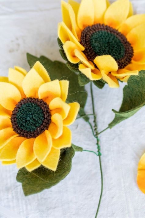 Sunflower Bud, Sunflower Tutorial, Felt Sunflower, Diy Spring Crafts, Mini Sunflowers, Mexican Crafts, Diy Felt, Spring Diy, Fall Diy