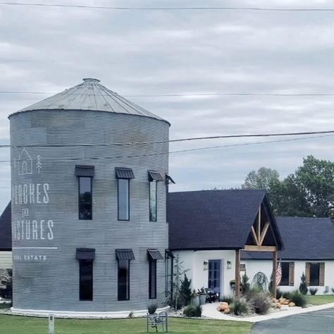 Silo Attached To House, Farmhouse With Silo, Silo Addition To House, House With Silo Attached, Barndominium Restaurant, Silo Weddings, Silo Barndominium, Barndominium With Silo, Silo Bathroom