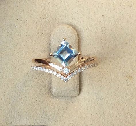 Engagement Ring Aquamarine, Engagement Ring Alternative, Rose Gold Diamond Engagement Ring, Emerald Engagement Ring Set, Blue Aquamarine Ring, Raw Diamond Rings, Dainty Engagement Rings, Alternative Engagement Ring, Aquamarine Engagement Ring