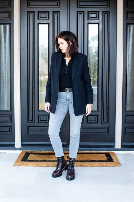 Over 40 women wearing Dr. Marten's, grey jeans and Everlane Blazer Leona Boots Dr Martens Outfit, Dr Martins Outfits, How To Wear Doc Martens, Dr Martens Boots Outfit, Doc Martin Outfits, Dr Martens Boots Women, Martens Outfit, Dr Martens Outfit, Teacher Fashion