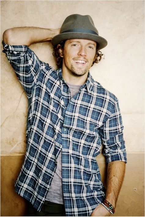 Jason Mraz. Adorably cute! Honey, Im totally yours 2000s Pop, Visuell Identitet, Pillow Thoughts, Sara Bareilles, Jason Mraz, Bon Iver, Jack Johnson, Jason Derulo, Portfolio Inspiration