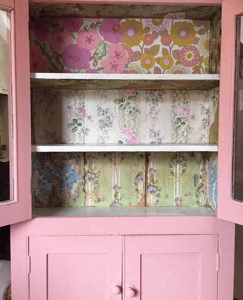 Pink China Cabinet, Vintage Cupboards, Diy Cupboard, Floating Nightstand Ideas, Modern Floating Nightstand, Old Cupboard, Painting Bookcase, Nightstand Ideas, Pink Cabinets