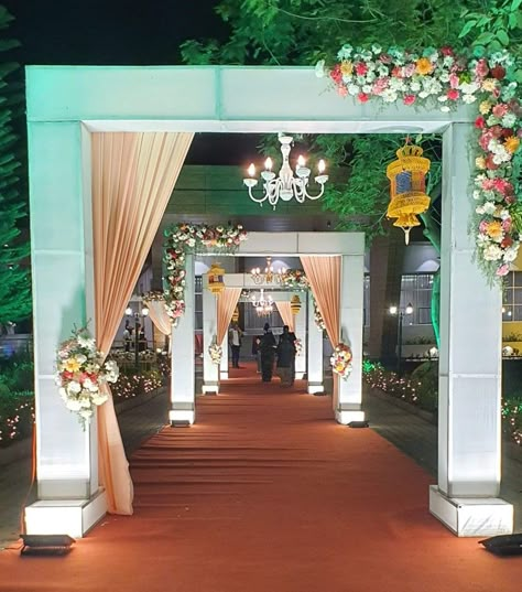 Marriage Hall Entrance Decoration, Event Entrance Decor, Marriage Hall Decoration, Stage Decoration Photos, Wedding Walkway, Wedding Entry, Marriage Hall, Small Wedding Decor, Wedding Gate