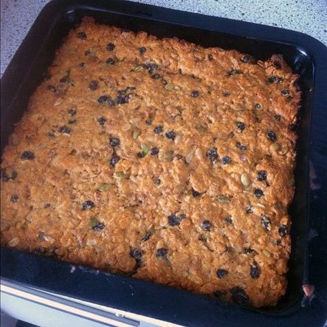 Muesli Slice, New Zealand Food, Breakfast On The Go, Golden Syrup, Cookies Recipes, Banana Bread, Syrup, Cookie Recipes, Meal Prep