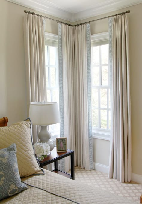 Curtains for corner windows #cornerwindows #cornerwindowcurtains Corner Window Curtains, Corner Window Treatments, Corner Curtains, Window Treatments Living Room, Bedroom Drapes, Window Treatments Bedroom, Corner Window, Bedroom Corner, Fabric Curtain