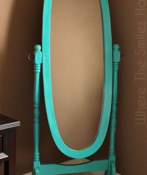 Transform Your Standing Mirror With These 11 Stunning Ideas Standing Mirror Makeover, Stand Up Mirror Ideas, Oval Mirror Makeover Diy, Oval Mirror Diy, Mirror Redo, Stand Up Mirror, Mirror Makeover, Mirror Paint, Old Mirror