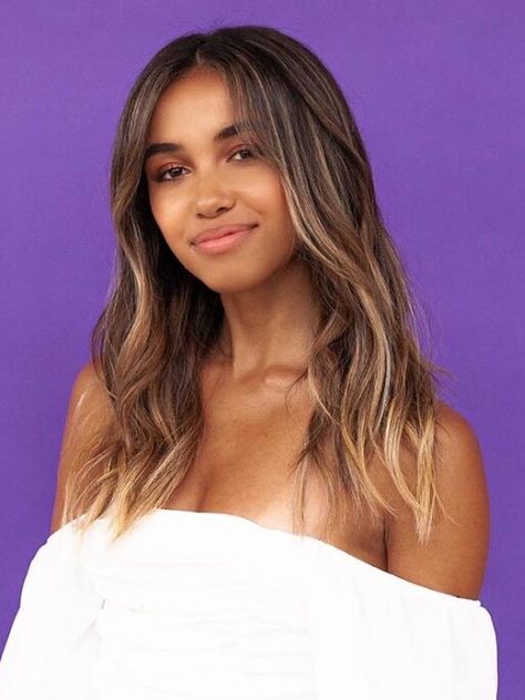 Sunlight Brunette, Summer Hair Cuts, Sandy Brown Hair, Southern Hair, Summer Brunette, Brown Curls, Brunette Hair With Highlights, Summer Haircuts, Balayage Hair Dark