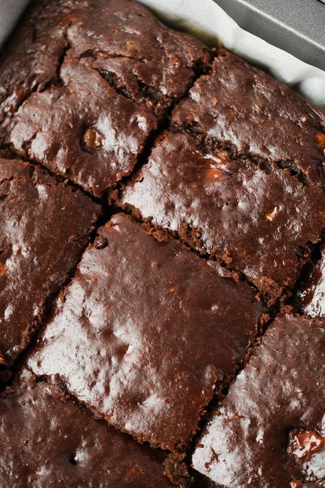 Indulge guilt-free with healthy Banana Brownies. Moist, rich, and naturally sweetened for a wholesome treat! Healthy Banana Brownies, Sugar Free Brownies, Brownie Recipes Healthy, Cocoa Brownies, Banana Brownies, Healthy Brownies, Gluten Free Brownies, Healthy Banana, Banana Healthy