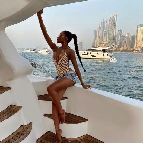 𝐁𝐥𝐚𝐜𝐤 𝐖𝐨𝐦𝐞𝐧 𝐢𝐧 𝐋𝐮𝐱𝐮𝐫𝐲 (@blackwomeninluxury) • Instagram photos and videos Black Girls Luxury Lifestyle, Rich Women Lifestyle, Luxury Lifestyle Women, Black Femininity, Luxury Aesthetic, Black Luxury, Women Lifestyle, How To Pose, Vacation Outfits