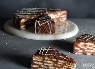 Chocolate Biscuit Cake Rich Tea Biscuits, Chocolate Biscuit Cake, Chocolate Ganache Recipe, Milk Chocolate Ganache, Ganache Recipe, Tea Biscuits, Best Bakery, British Baking, Gingerbread Cake