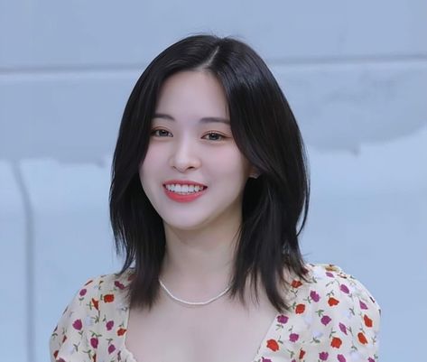 Ryujin Itzy Haircut, Ryujin Haircut, Ryujin Short Hair, Ryujin Hair, Itzy Ryujin, Gaming Banner, Short Hair Styles For Round Faces, Hair Stylist Life, Trendy Fashion Outfits