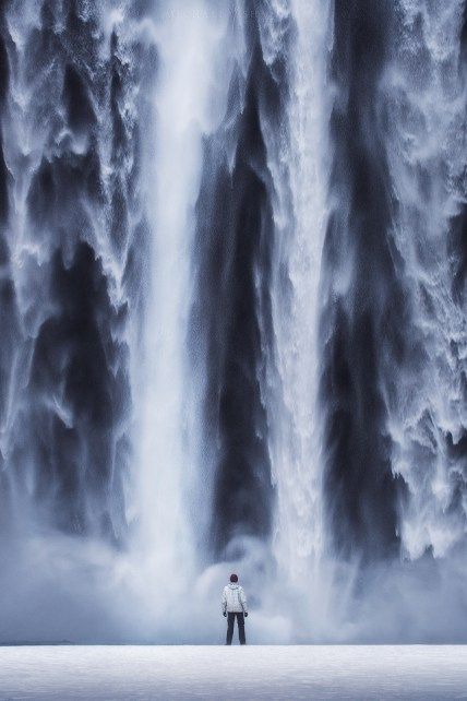 Cascada en Islandia Iceland Winter, Skogafoss Waterfall, Iceland Landscape, Iceland Photography, Waterfall Photography, Iceland Travel, Beautiful Waterfalls, Iceland, Landscape Photography