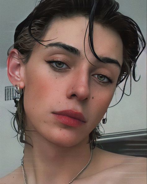 Man With Feminine Face, Makeup Guys Aesthetic, Feminine Makeup For Men, Feminine Men Face, Feminine Guys Aesthetic, Genderfluid Tips, Guys With Eyeliner, Masc Makeup, Soft Grunge Makeup