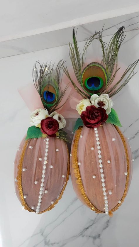 Marriage Packing Ideas Indian, How To Decorate Coconut For Wedding, Coconut Packing For Wedding, Rukhavat Ideas, Shreefal Decoration Flower, Shrifal Decoration For Engagement, Shrifal Decoration Ideas, Nariyal Decoration Indian Weddings, Coconut Decoration For Engagement