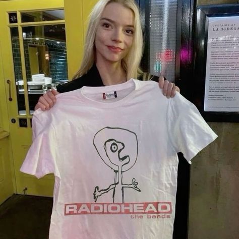 Artist Merch tees & their all encompassing presence in culture, across artists, fans, official merch, fake and everything in between. I Love Radiohead, Radiohead Shirt, Radiohead Band, Artist Merch, Anya Taylor Joy, Band Shirt, Radiohead, I Love