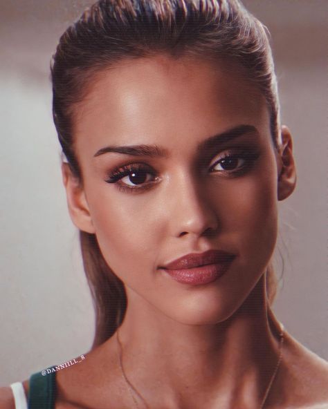 Jessica Alba 2000s, Jessica Alba Makeup, 00s Makeup, 90s Makeup Look, Jessica James, Perfect Nose, Tan People, Brown Hair Brown Eyes, Aesthetic People