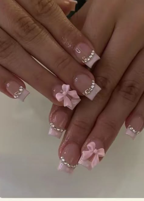 Small Square Nails Ideas, Cute Pink Nails Ideas, Cute Nails Coquette, Nail Inspo Pink Short, Nail Inspo Short French Tip, Nail Inspos On Short Nails, 2000 French Tip Nails, Cute Nail Designs Back To School, Nail Ideas Pink Short