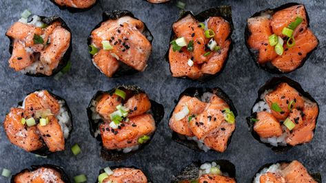 Lunchbox-Friendly Salmon Seaweed Cups - NZ Herald Salmon Muffins, Leftover Rice, How To Make Sushi, Sweet Chilli, Sushi Rice, Hoisin Sauce, Teriyaki Chicken, Just Cooking, Mini Muffins