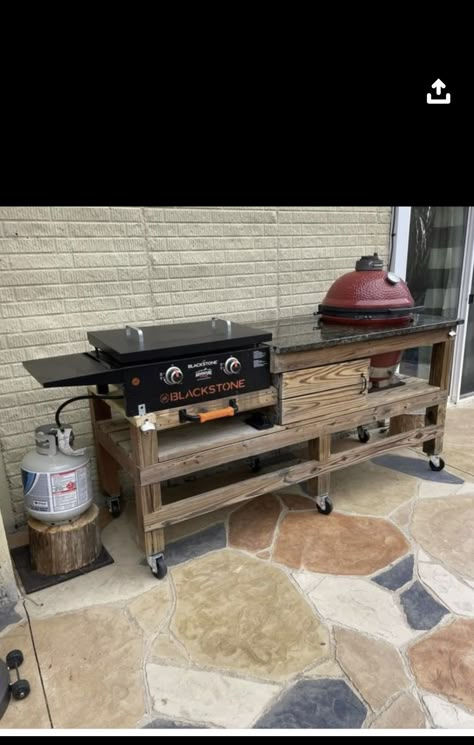 Black Stone Grilling Station, Small Grill Area Ideas, Blackstone Table Ideas, Carport Kitchen, Blackstone Table, Barbecue Station, Pizza Table, Grill Cabinet, Small Bbq