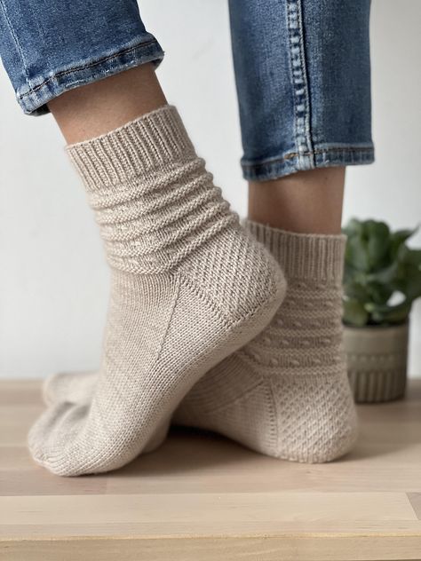 Ravelry: Sandown Socks by Maya Macdonald Socks Ideas, Texture Socks, Intermediate Knitting Patterns, Advanced Knitting, Tutorial Ideas, Hand Knit Socks, Magic Loop, Socks Pattern, Lace Knitting Patterns