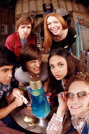 Major! A few of the actors from That 70s Show are teaming up for a netflix show... What I Like About You, 70 Show, 70s Show, 70s Aesthetic, I Love Cinema, Parc D'attraction, That 70s Show, The Oc, Film Serie