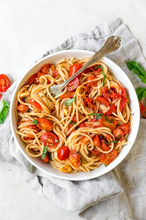 When grape tomatoes are overflowing in your garden, whip up a quick, easy grape tomato sauce! Grape or cherry tomatoes sauteed with olive oil, garlic and fresh herbs are perfect over pasta, grilled chicken or fish. #tomatoes #tomatoesauce #summerrecipes #vegetarian #grapetomatoes Skinnytaste Grape Tomato Sauce, Grape Tomato Pasta, Grape Tomato Sauce, Grape Tomato Recipes, Vegan Paleo Recipes, Easy Tomato Sauce, Olive Oil Garlic, Lunch Appetizers, Skinnytaste Recipes