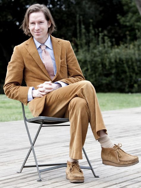 Wes Anderson interview: “I always used to have at least two desserts a day. Now I have only one.” Wallabees Outfit Men, Clarks Wallabees Outfit, Clarks Wallabees Men, Wallabees Outfit, Wes Anderson Aesthetic, Wes Anderson Style, Clarks Wallabees, Wes Anderson, Casual Suit