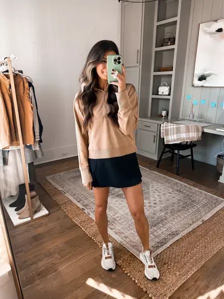 Athletic Dress Outfit Spring, Skirt Athleisure Outfit, Workout Outfits For Moms, Athletic Skirt Outfit Fall, Cute Athleisure Outfits Spring, Athletic Dress Outfit Fall, Active Wear Skirt Outfit, Style Athletic Dress, Athletic Fall Outfits For Women