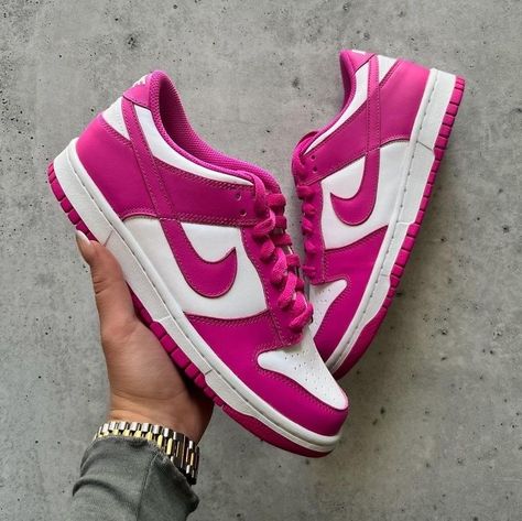 Active Fuschia Dunks, Active Fuschia Dunks Outfit, Nike Rosas, Pretty Sneakers, Preppy Shoes, Pretty Shoes Sneakers, Kicks Shoes, Shoes Heels Classy, All Nike Shoes