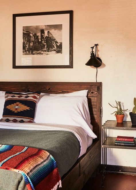 This Hotel Was Once a 1940s Western Movie Set | Hunker Ranch Style Bedroom, Southwestern Style Bedroom, Modern Southwestern Decor, Bunkie Ideas, Southwest Bedroom, Southwestern Bedroom, Cowboy Bedroom, Vintage Western Decor, Western Interior