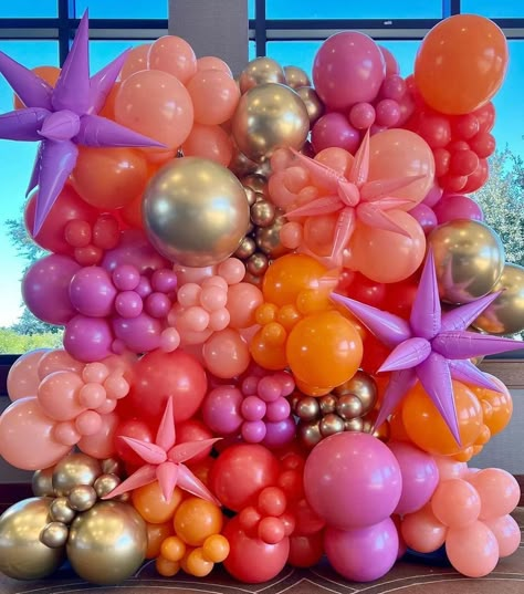 Planning a graduation, birthday, well- any party- soon and looking for the perfect photo op for your guests? Here are a few of our… | Instagram Graduation Balloon Garland, Balloon Wall Decorations, Balloon Inspiration, School Disco, Balloon Walls, Balloon Displays, Room Parent, Balloon Creations, Sunset Party