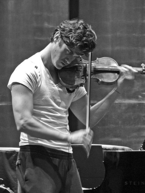 Charlie Siem, Violin Photography, Violin Players, Classical Musicians, The Violin, Violin Music, Folk Music, Violinist, Concert Hall