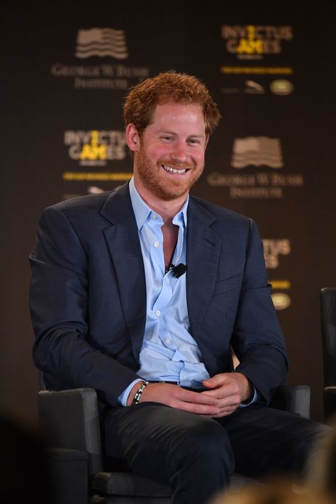 Prince Harry speaks at the Invictus Games - May 2016 More Prince Harry 2016, Princ Harry, Prince Harry Of Wales, Prince Harry Et Meghan, Prince Harry Photos, Prins William, Prinz Charles, A Man In A Suit, Man In A Suit