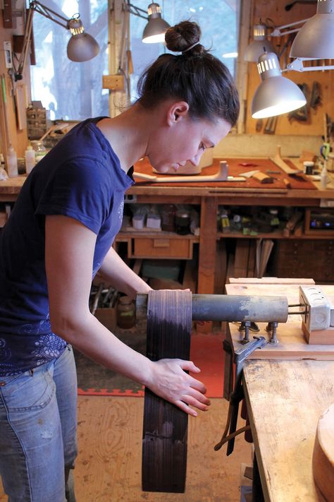 Second-Generation Luthier Joshia de Jonge Was Born with Woodworking in her Blood | Classical Guitar Luthier Workshop, Guitar Wood, Luthier Guitar, Luthier Tools, Guitar Making, Handmade Guitar, Workshop Garage, Box Guitar, Classic Guitar