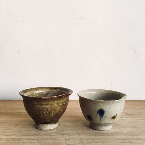 dark green / iron and cobalt oxide, underglaze  / pottery, ceramics @zizoitong Iron Oxide Pottery, Oxide Pottery, Underglaze Pottery, Pottery Ceramics, Iron Oxide, Cobalt, Dark Green, Glaze, Bowl